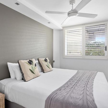 Fairshore 12: Absolute Beachfront, Direct Beach & Pool Access ヌーサヘッズ エクステリア 写真