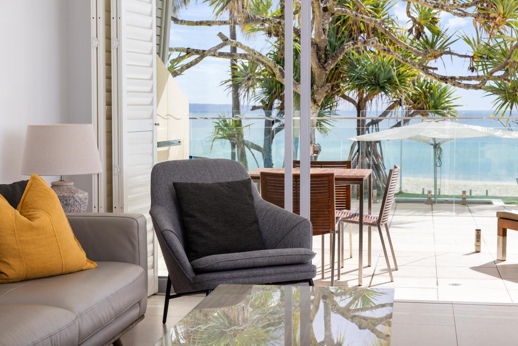 Fairshore 12: Absolute Beachfront, Direct Beach & Pool Access ヌーサヘッズ エクステリア 写真
